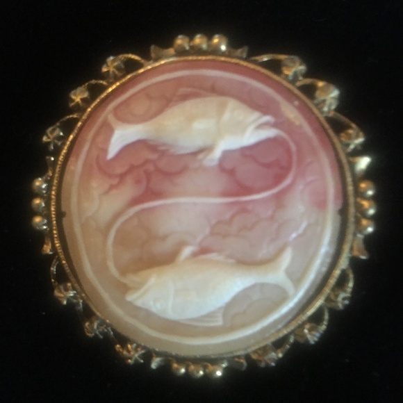 Host Pick! Pisces Cameo Brooch - Picture 1 of 3